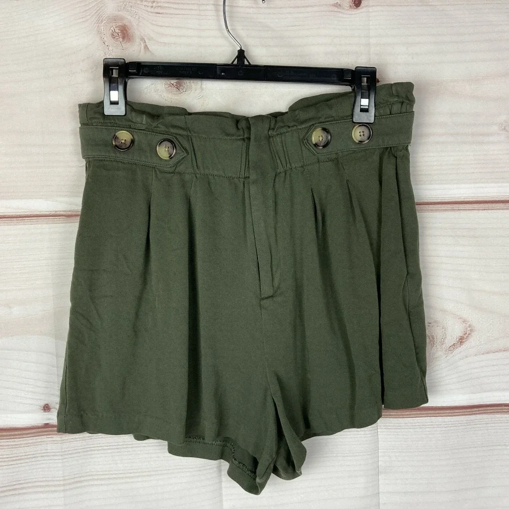 a.n.a. Short Women 10 Green Button-Trim Paperbag Pleated Front Pockets High Rise